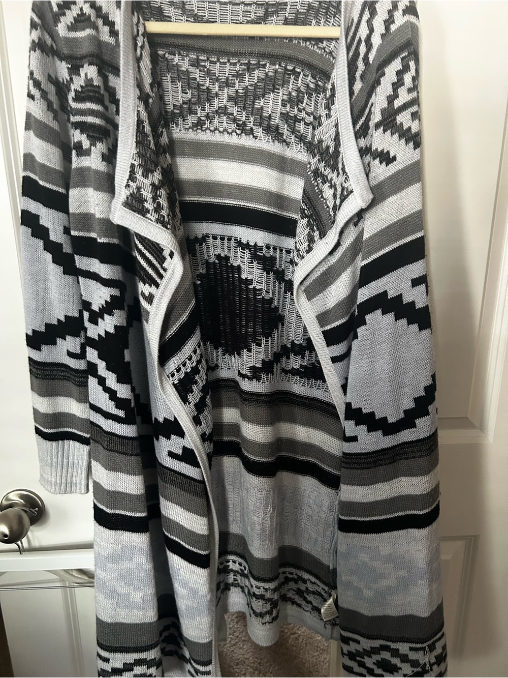 miami Gray and Black Patterned Open-Front Cardigan